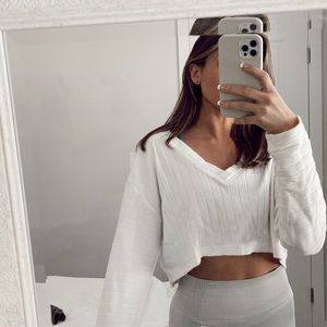 FOREVER 21 White Cropped Sweater